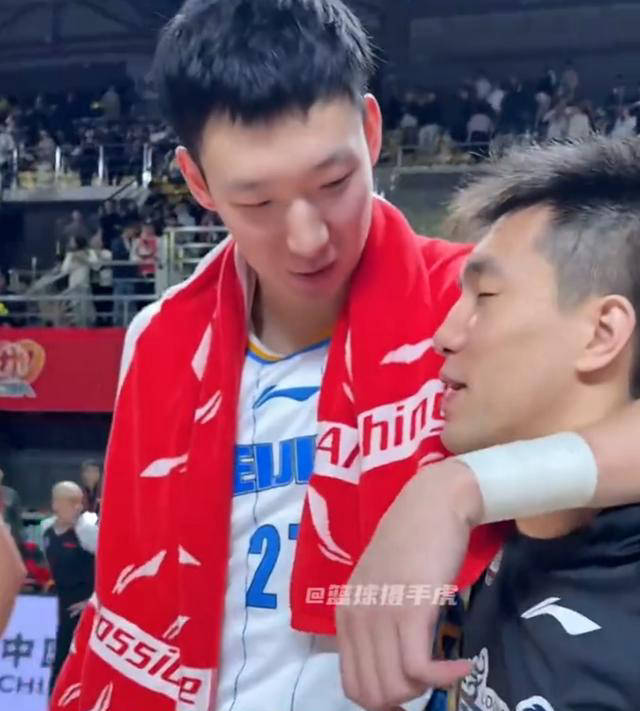 展現了濃眉